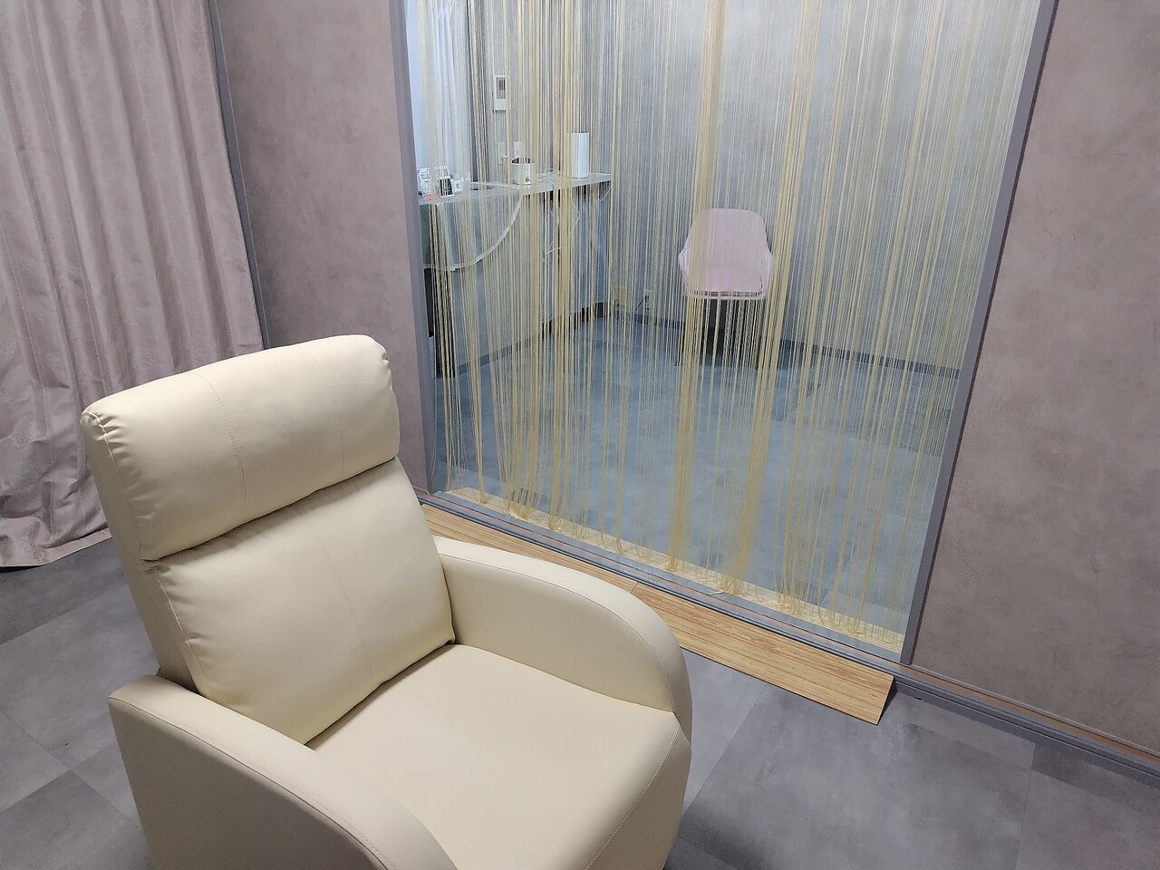 KATE stage LASH 名古屋金山の店内写真。金山駅周辺のまつ毛パーマ・眉毛サロン求人
